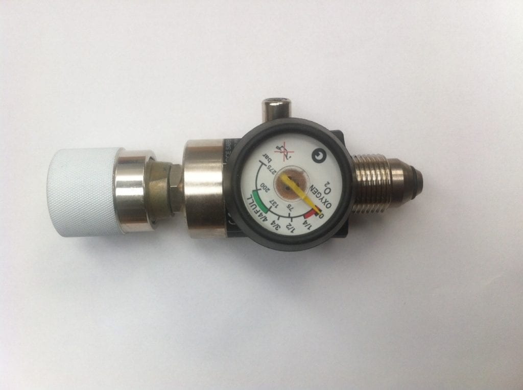 Bullnose Oxygen Regulator with self-seal valve (F Cylinder) - Photon ...